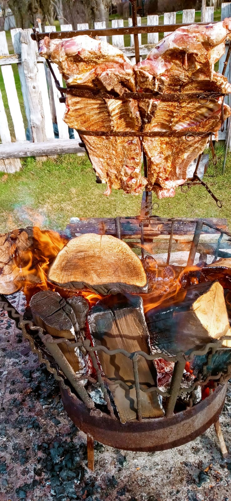 El cordero al asador, sobre las brasas
